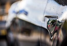 Tesla spustila robotaxi: První jízdy bez řidiče v Austinu